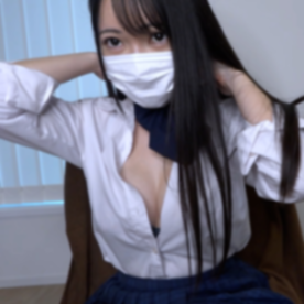 [FC2 4863679][FC2-PPV-4863679]規格外スタイルの１８歳ライブチャット 有料枠映像アリのタグは？誰？